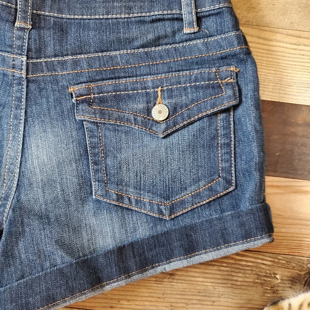 Faded Glory Womens Denim Jean Shorts Blue Medium‎ Wash Cuffed Size 4